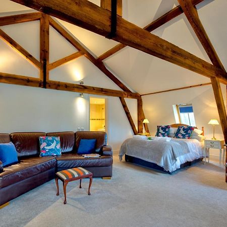 Central Studio Suite - Modern Stay With Free Wifi Stamford Bagian luar foto