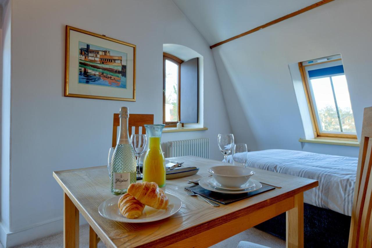 Central Studio Suite - Modern Stay With Free Wifi Stamford Bagian luar foto